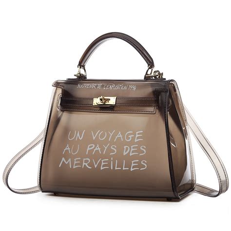 un voyage bag